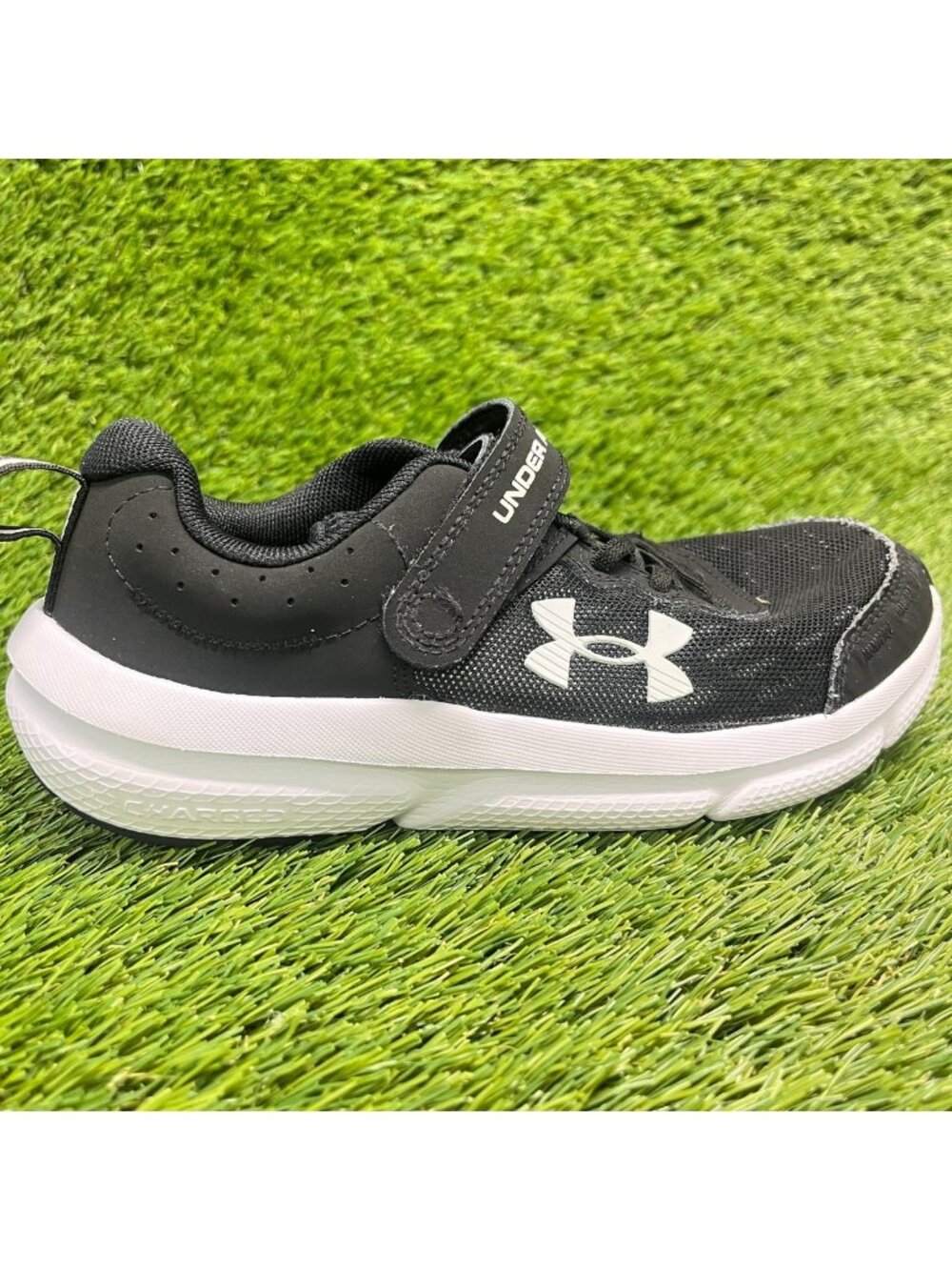 Under Armour Assert 10 Boys Size 2Y Black White Athletic Running Shoes Sneakers